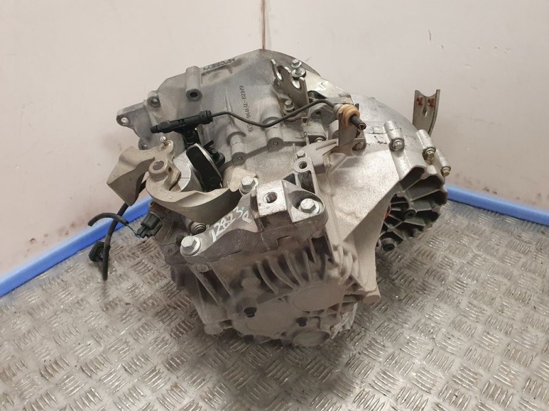 Recambio de caja cambios para ford kuga (cbv) trend referencia OEM IAM AV4R7000AB  6VELOCIDADES