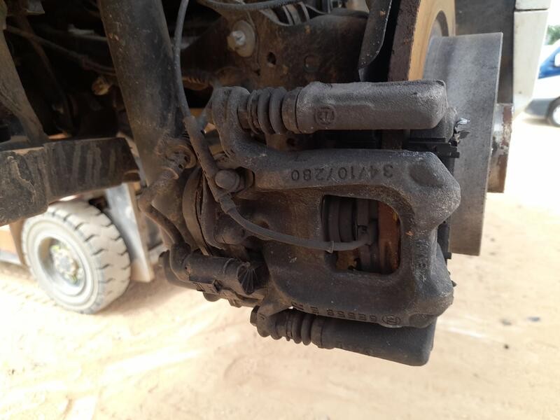 Recambio de pinza freno trasera derecha para bmw x1 (u11) sdrive 18 i referencia OEM IAM 34208837100  