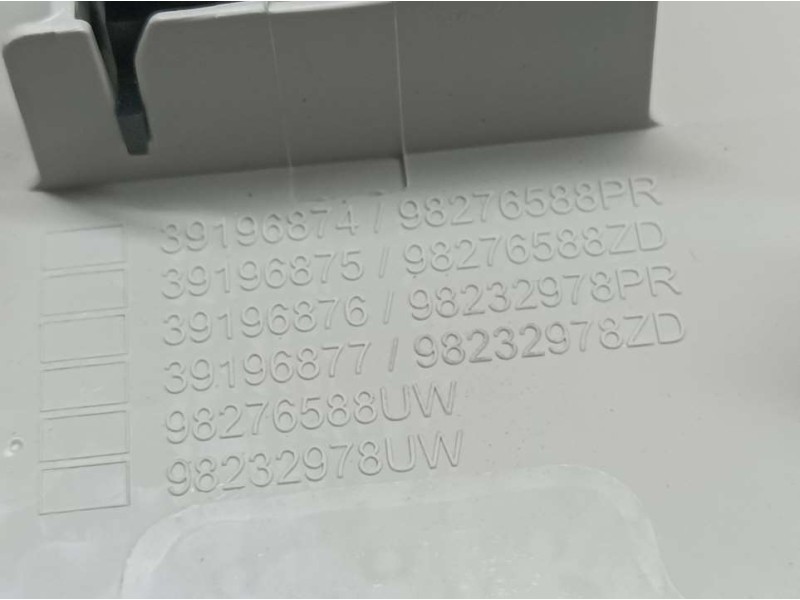 Recambio de luz interior para citroën c4 1.2 12v e-thp pure tech referencia OEM IAM 98276588PR  