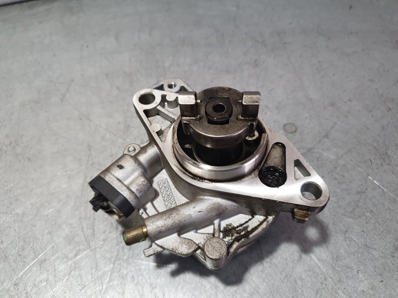 Recambio de depresor freno / bomba vacio para opel corsa e referencia OEM IAM 55268135  