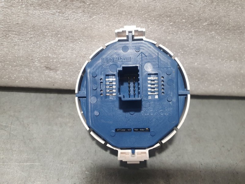 Recambio de warning para toyota yaris hybrid advance referencia OEM IAM 839500D100  