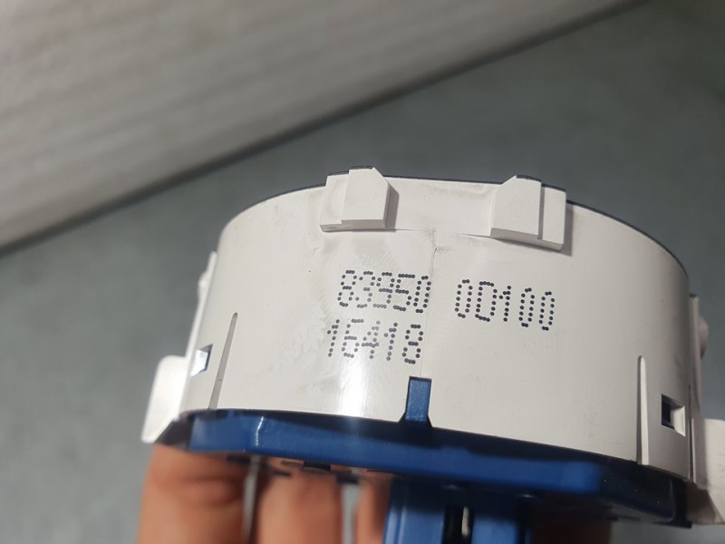 Recambio de warning para toyota yaris hybrid advance referencia OEM IAM 839500D100  