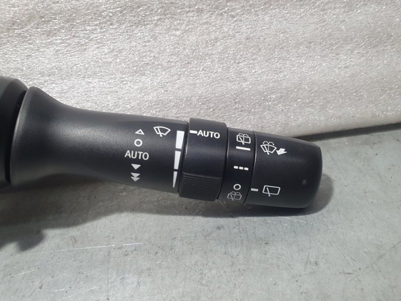 Recambio de mando limpia para toyota yaris hybrid advance referencia OEM IAM 0D19017F936  