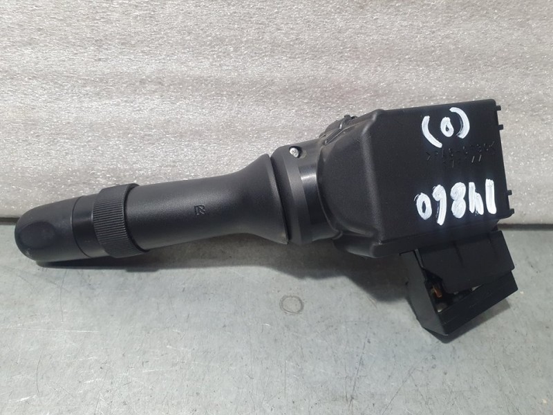 Recambio de mando limpia para toyota yaris hybrid advance referencia OEM IAM 0D19017F936  