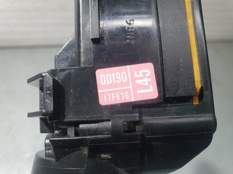 Recambio de mando limpia para toyota yaris hybrid advance referencia OEM IAM 0D19017F936  