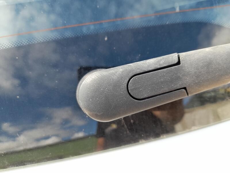 Recambio de motor limpia trasero para kia carens iv 1.7 crdi referencia OEM IAM 98700A4000 MONTADO EN PUERTA 