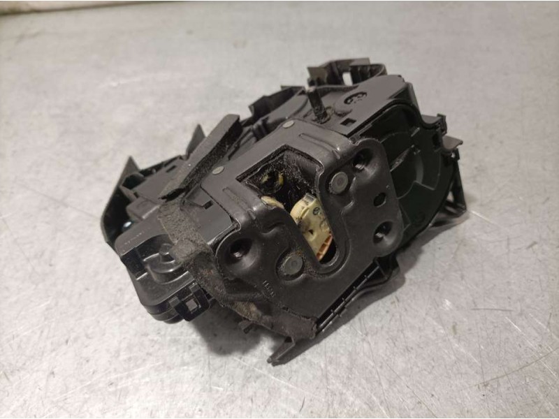 Recambio de cerradura puerta trasera izquierda para renault megane iv berlina 5p gt-line referencia OEM IAM 825038679R 16943036 