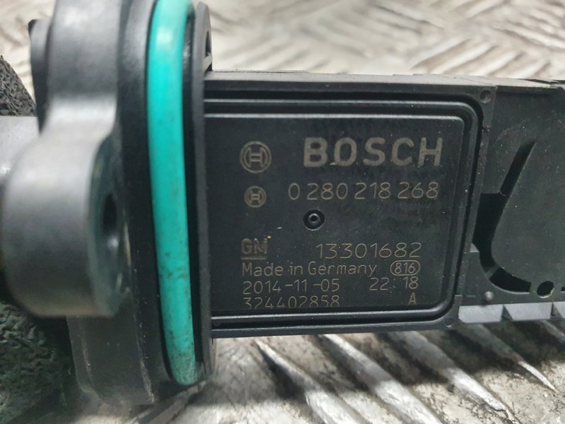 Recambio de caudalimetro para opel astra j lim. excellence referencia OEM IAM 13301682 0280218268 BOSCH