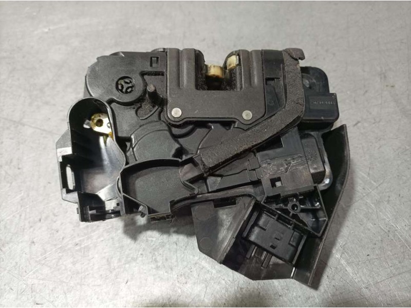 Recambio de cerradura puerta trasera izquierda para renault megane iv berlina 5p gt-line referencia OEM IAM 825038679R 16943036 