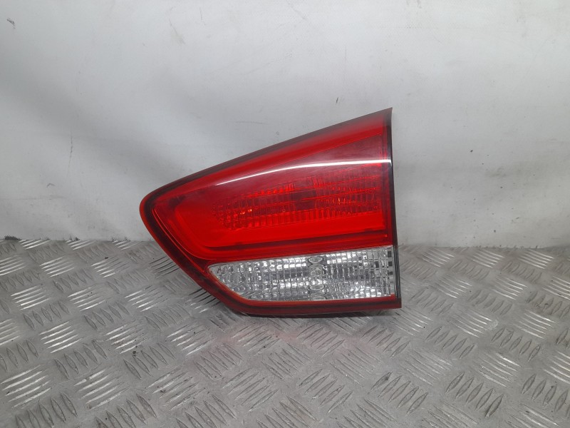 Recambio de piloto trasero derecho interior para kia carens iv 1.7 crdi referencia OEM IAM 92404A4  