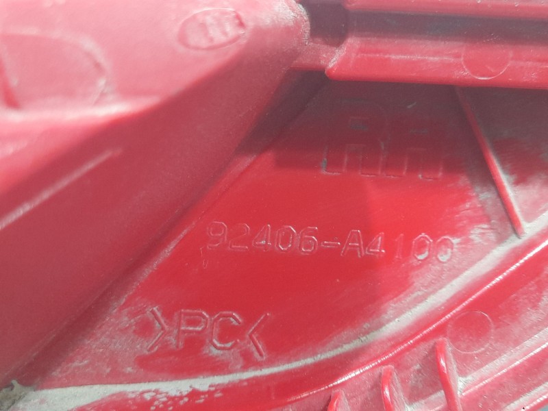 Recambio de piloto trasero derecho paragolpes para kia carens iv 1.7 crdi referencia OEM IAM 92406A4100  