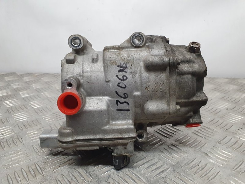Recambio de compresor aire acondicionado para toyota yaris hybrid feel referencia OEM IAM 0422001350 DENSO 