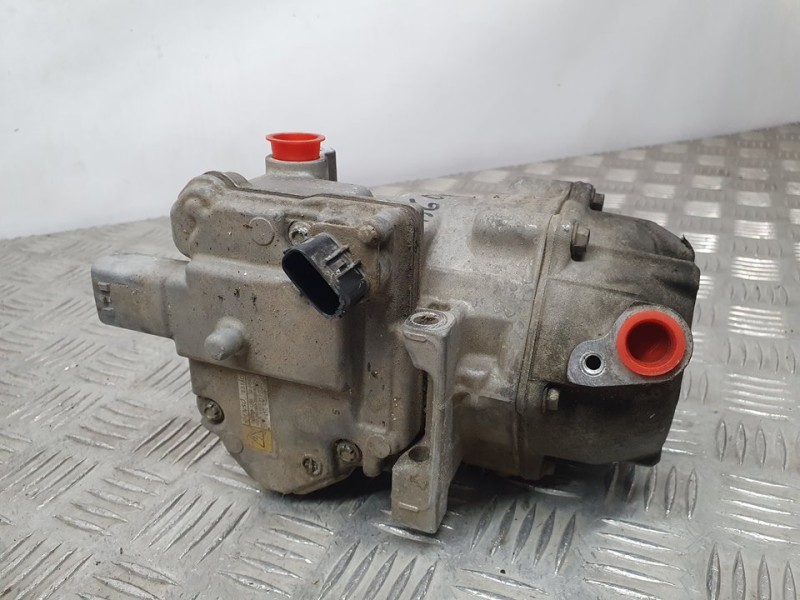 Recambio de compresor aire acondicionado para toyota yaris hybrid feel referencia OEM IAM 0422001350 DENSO 