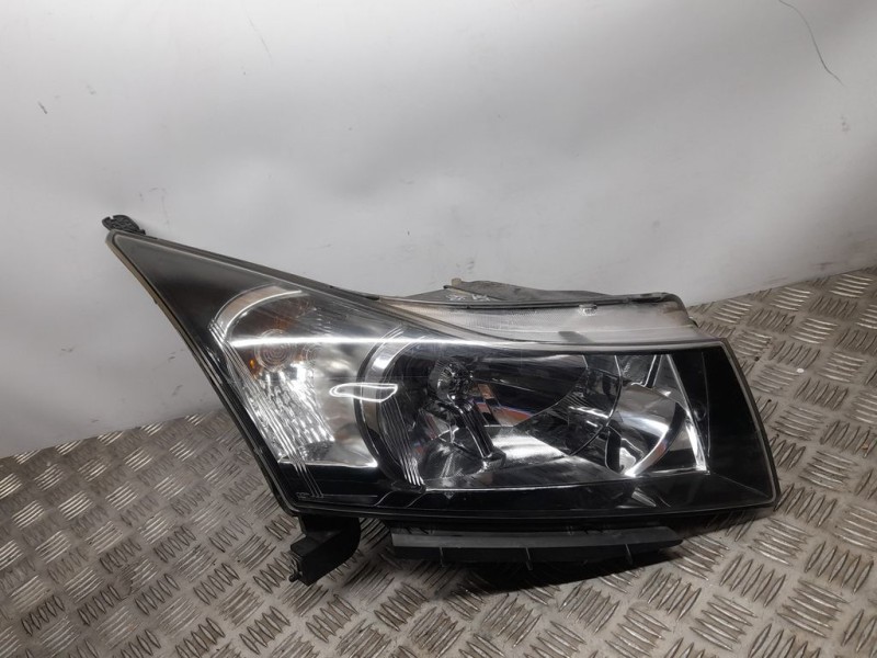 Recambio de faro derecho para chevrolet cruze lt referencia OEM IAM SIN REF  PULIR