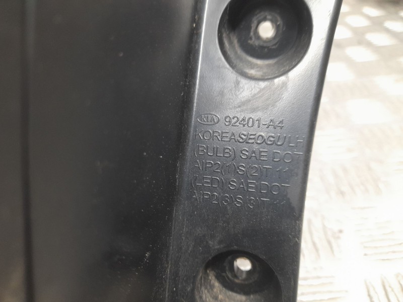 Recambio de piloto trasero izquierdo exterior para kia carens iv 1.7 crdi referencia OEM IAM 92401A4  