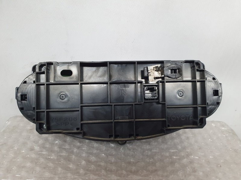 Recambio de mando climatizador para toyota yaris hybrid feel referencia OEM IAM SIN REF  