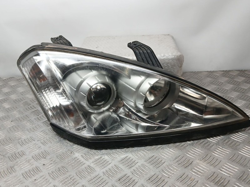 Recambio de faro derecho para ssangyong kyron 2.7 xdi 4x4 referencia OEM IAM 8310209101 PELADO 