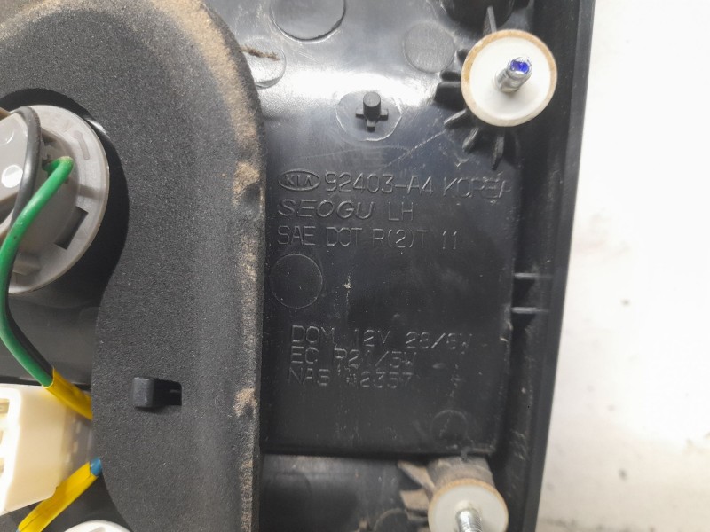 Recambio de piloto trasero izquierdo interior para kia carens iv 1.7 crdi referencia OEM IAM 92403A4  