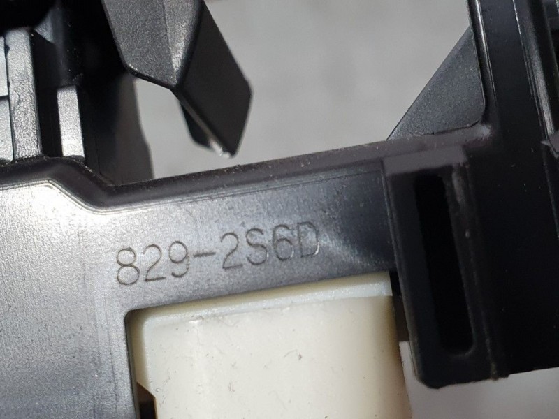 Recambio de mando elevalunas delantero derecho para toyota yaris hybrid feel referencia OEM IAM 8292S6D  