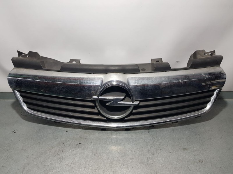 Recambio de rejilla delantera para opel zafira b cosmo referencia OEM IAM 13136136  C PATAS BAJO ROTAS