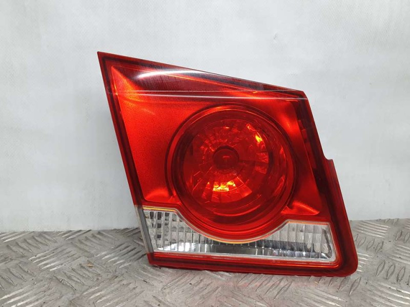 Recambio de piloto trasero izquierdo para chevrolet cruze lt referencia OEM IAM SIN REF  INTERIOR