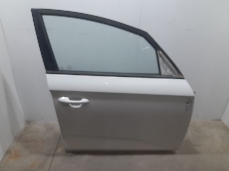 Recambio de puerta delantera derecha para kia carens iv 1.7 crdi referencia OEM IAM 76004A4000 TOCADA 