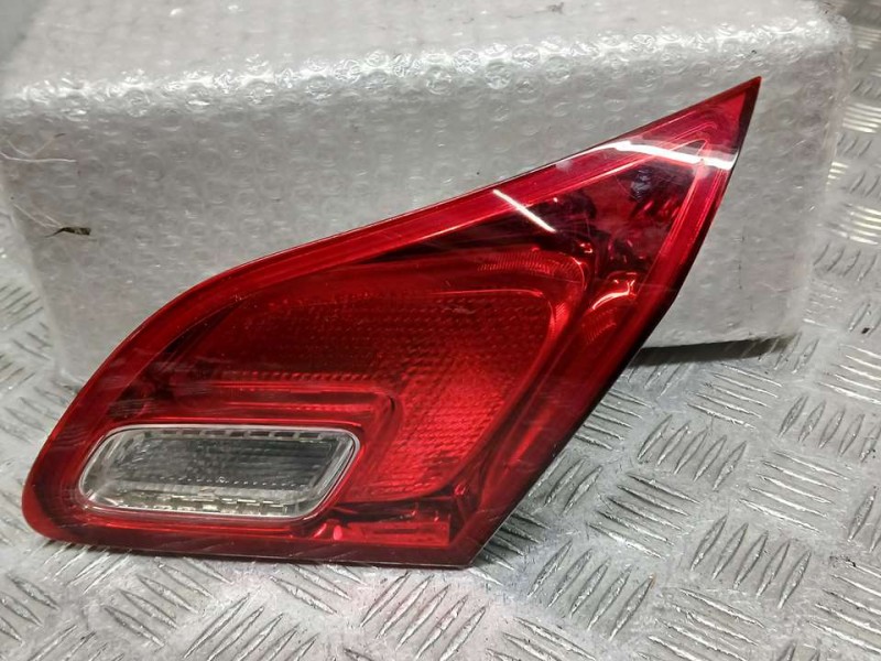 Recambio de piloto trasero derecho para opel astra j lim. excellence referencia OEM IAM 13358076  INTERIOR