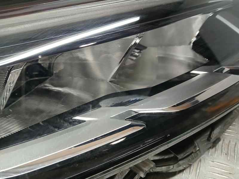 Recambio de faro derecho para nissan towstar acenta referencia OEM IAM 260107139R  TOCADO