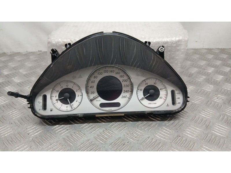 Recambio de cuadro instrumentos para mercedes-benz clase e (w211) e 320 cdi (211.026) referencia OEM IAM A2115402711 VDO 1100802