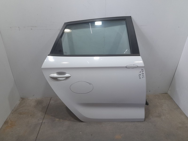 Recambio de puerta trasera derecha para kia carens iv 1.7 crdi referencia OEM IAM 77004A4000 TOCADA 
