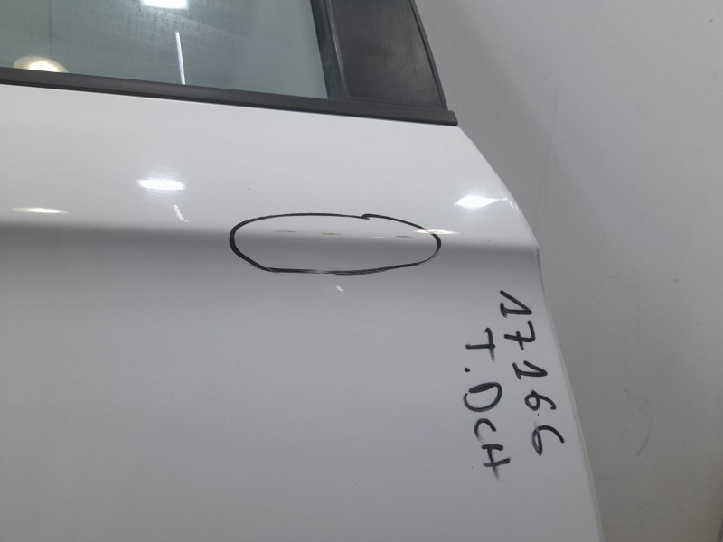 Recambio de puerta trasera derecha para kia carens iv 1.7 crdi referencia OEM IAM 77004A4000 TOCADA 