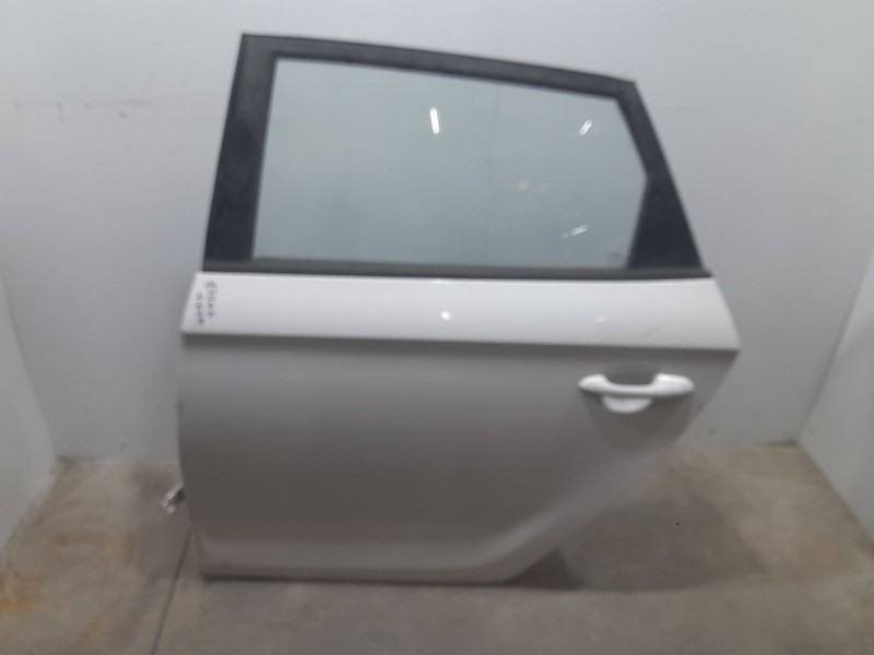 Recambio de puerta trasera izquierda para kia carens iv 1.7 crdi referencia OEM IAM 77003A4000 TOCADA 