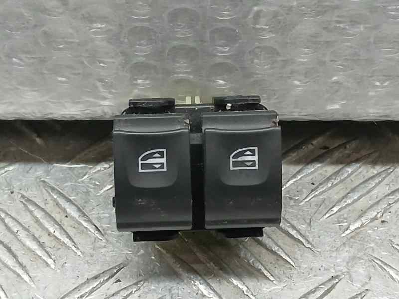 Recambio de mando elevalunas delantero izquierdo para nissan towstar acenta referencia OEM IAM 254116044R 10023697 