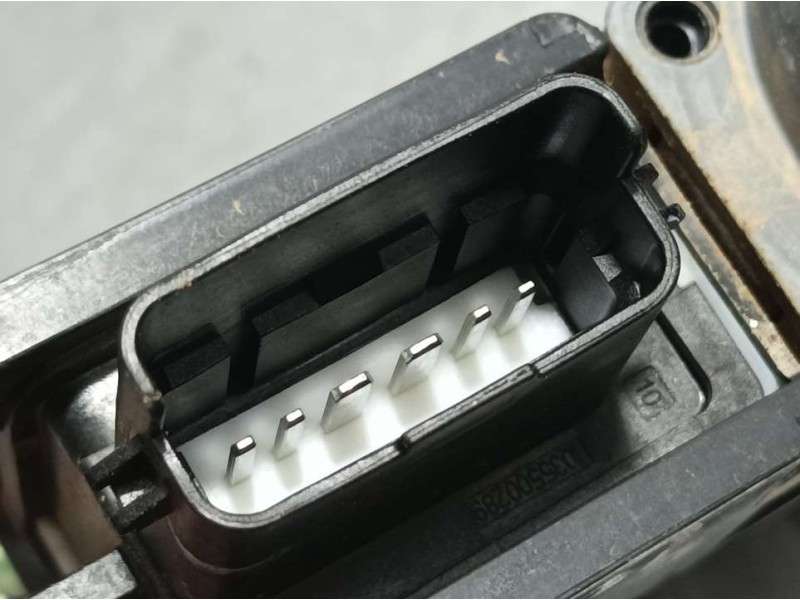 Recambio de elevalunas delantero izquierdo para kia rio (yb) hibrid referencia OEM IAM 82401H8110 F00S1N2193 BOSCH