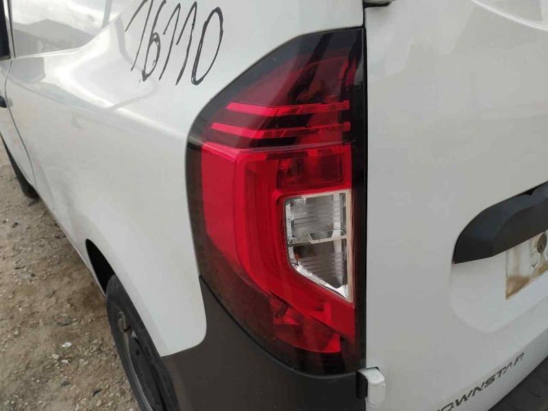 Recambio de piloto trasero izquierdo para nissan towstar acenta referencia OEM IAM 165551132R  TOCADO