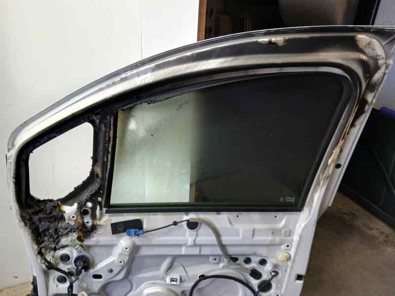 Recambio de puerta delantera derecha para nissan towstar acenta referencia OEM IAM 8010000Q1H  TOCADA CRISTAL CUSTODIA ROTO Y GO
