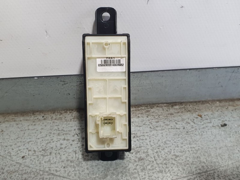 Recambio de mando multifuncion para peugeot 208 active referencia OEM IAM 98097243XU 2809142257 MANDO RADIO Y GPS