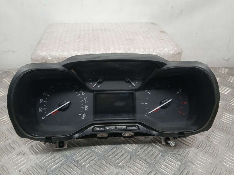 Recambio de cuadro instrumentos para toyota proace city referencia OEM IAM 9831102280 YZKCMBN2CEM01 