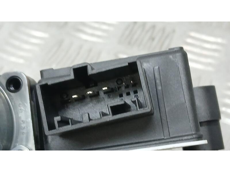 Recambio de elevalunas trasero izquierdo para seat ateca (kh7) xperience referencia OEM IAM 575839461A ELECTRICO 5 PINS 