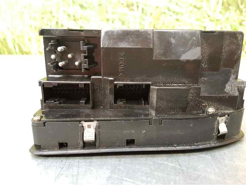 Recambio de mando elevalunas delantero izquierdo para bmw serie 5 berlina (e39) 523i referencia OEM IAM 8368966  