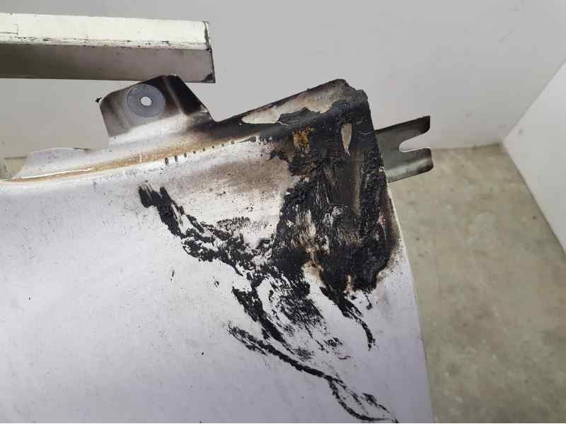 Recambio de aleta delantera izquierda para nissan towstar acenta referencia OEM IAM 6311300Q1B  QUEMADA