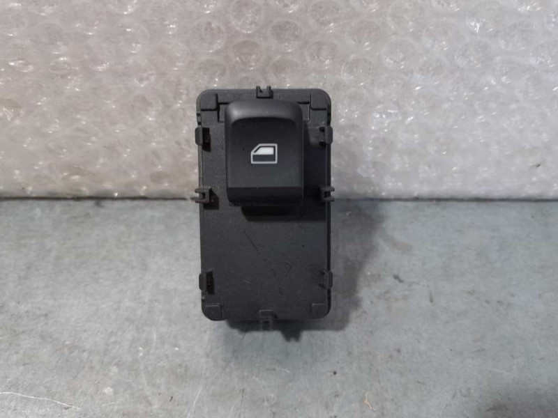 Recambio de mando elevalunas trasero derecho para mg zs 1.0 t-gdi referencia OEM IAM 10470993  