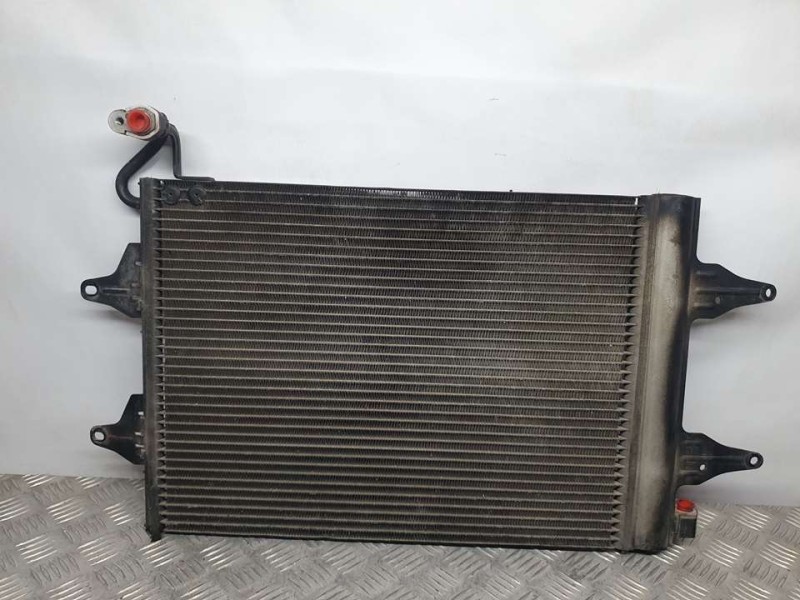 Recambio de condensador / radiador aire acondicionado para volkswagen polo (9n1) trendline referencia OEM IAM 6Q0820411H C355901