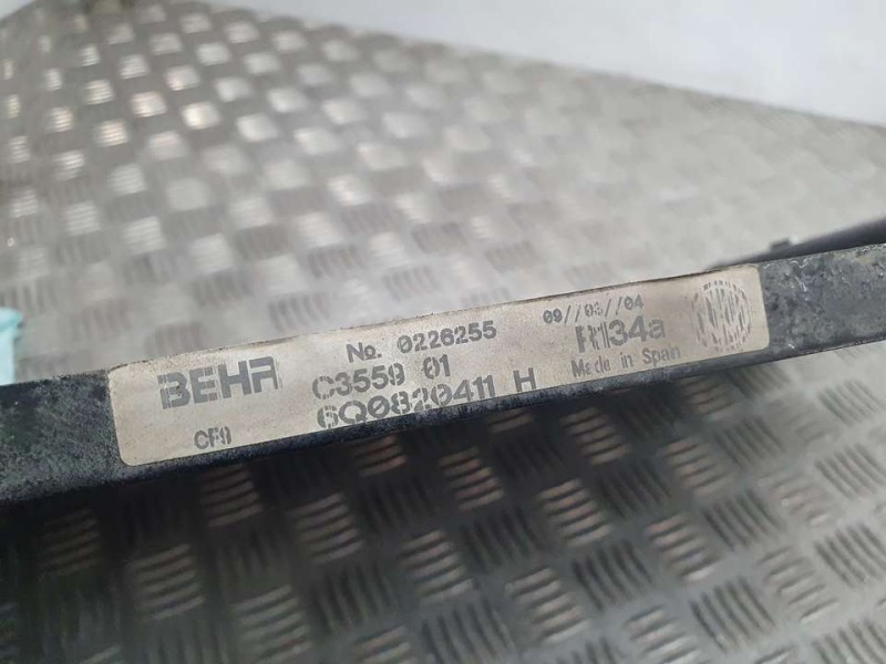 Recambio de condensador / radiador aire acondicionado para volkswagen polo (9n1) trendline referencia OEM IAM 6Q0820411H C355901