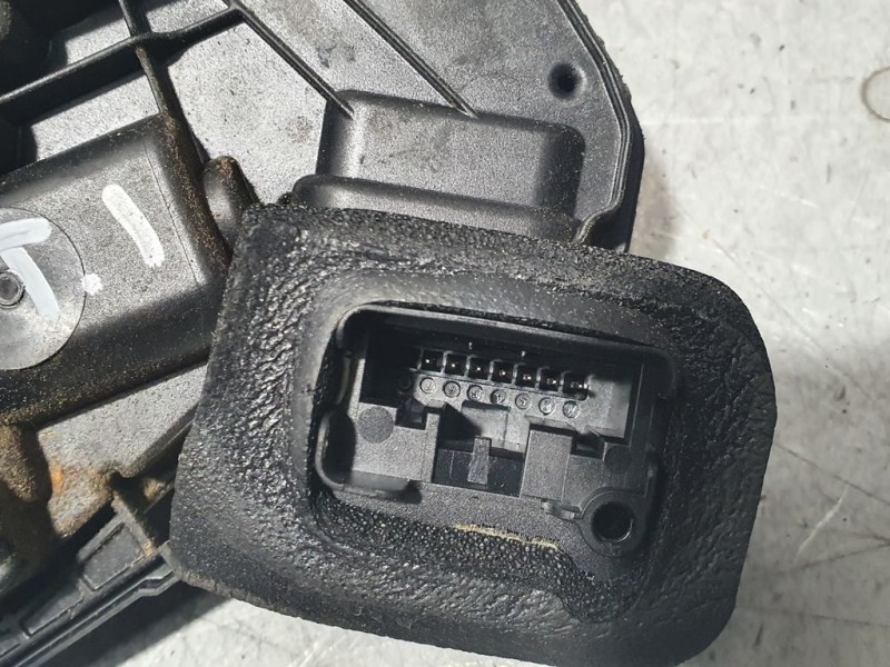 Recambio de cerradura puerta trasera izquierda para volkswagen polo (6r1) 5 puertas referencia OEM IAM 6R4839015A  