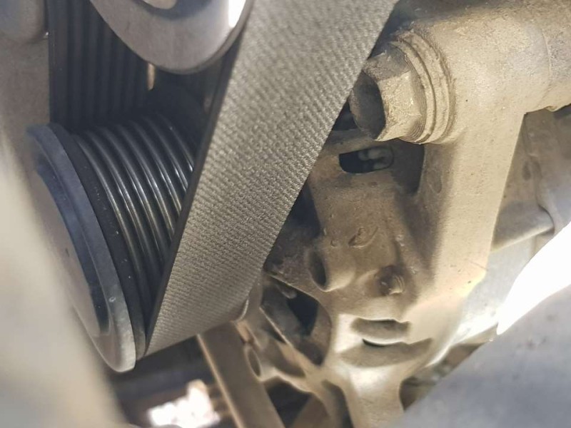 Recambio de alternador para toyota land cruiser (j15) vx referencia OEM IAM 2706011180 1042113950 DENSO