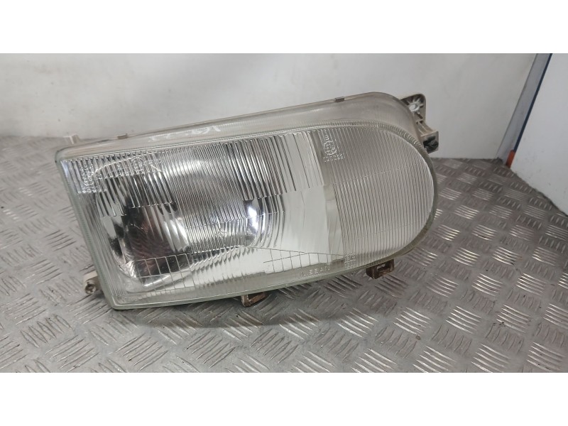 Recambio de faro derecho para nissan vanette cargo autobús (hc 23) 2.3 d referencia OEM IAM 260107C002  