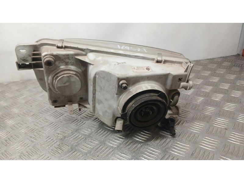 Recambio de faro derecho para nissan vanette cargo autobús (hc 23) 2.3 d referencia OEM IAM 260107C002  