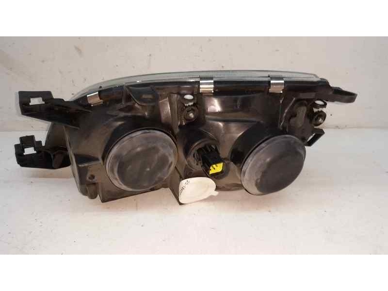 Recambio de faro derecho para toyota avensis berlina (t 22) referencia OEM IAM   