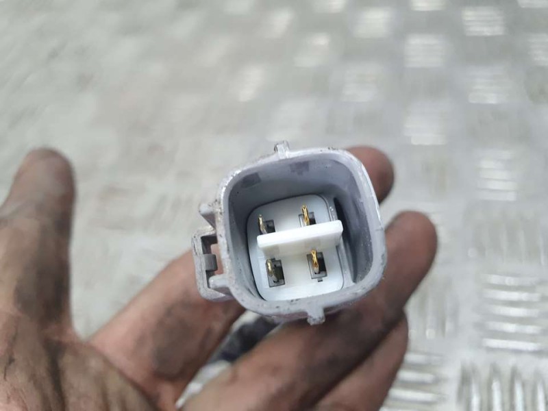 Recambio de sonda lambda para toyota auris active referencia OEM IAM 8946720100 DENSO 